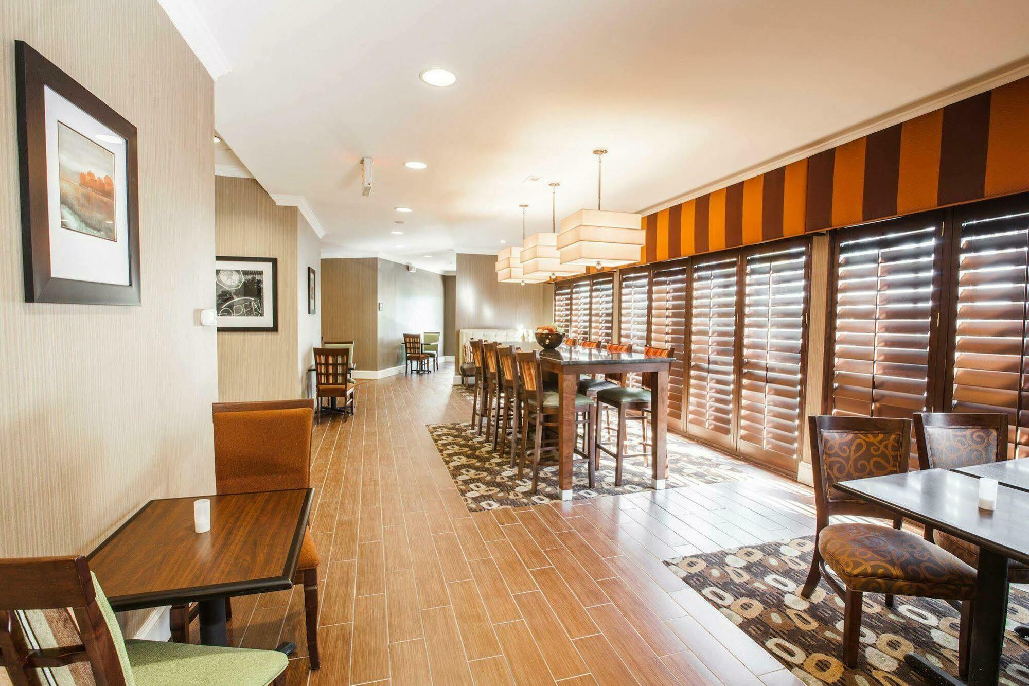 Hampton Inn Charleston North Норт Чарлстън Екстериор снимка