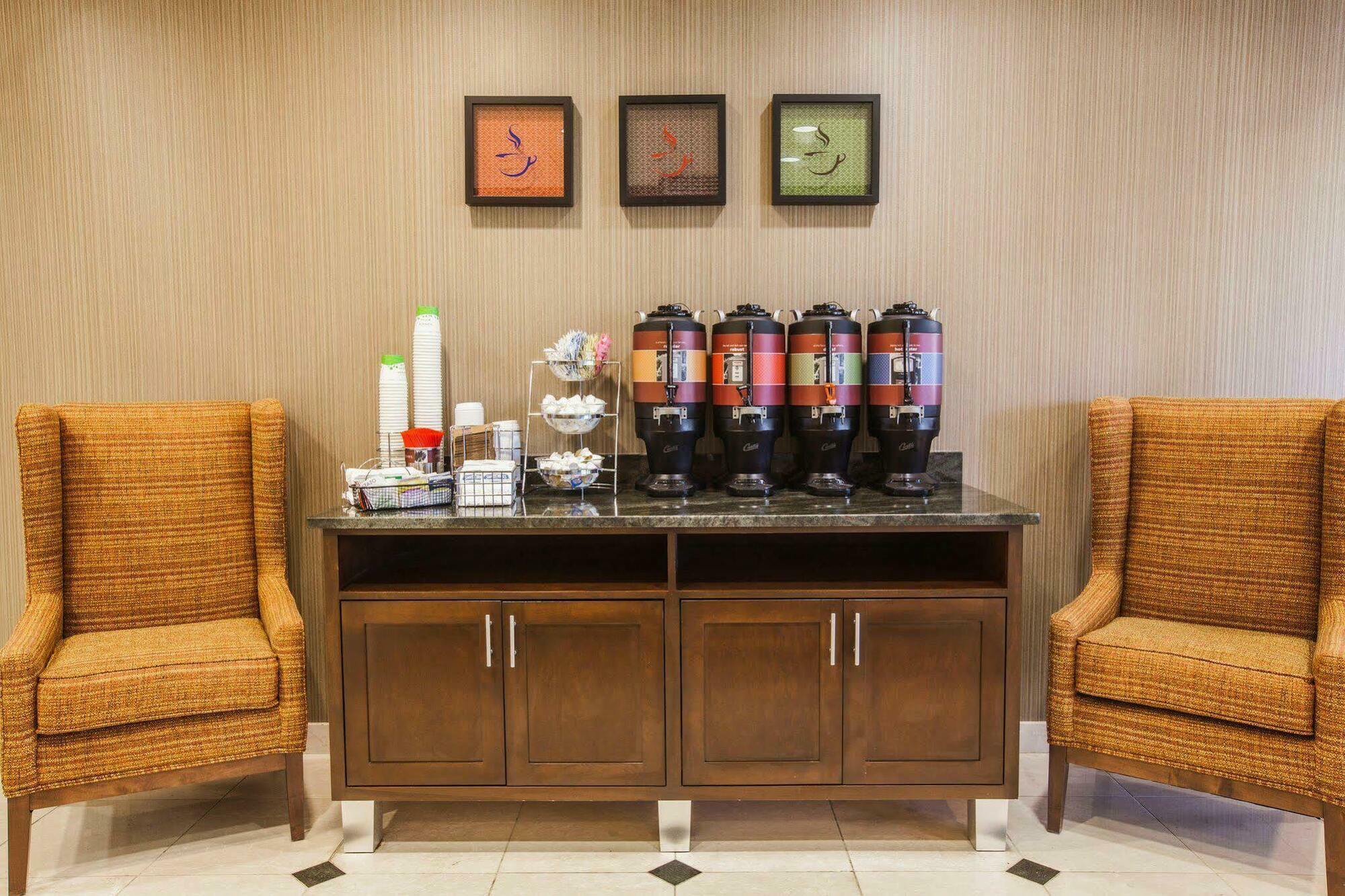 Hampton Inn Charleston North Норт Чарлстън Екстериор снимка